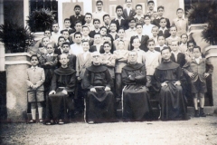 1957: Seminário Frei Galvão em Guaratinguetá/SP - Turma com vários seminaristas enviados por Frei Cosme