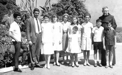 1965: Flávio (primeiro à esquerda) com um Grupo de Amigos de Frei Cosme