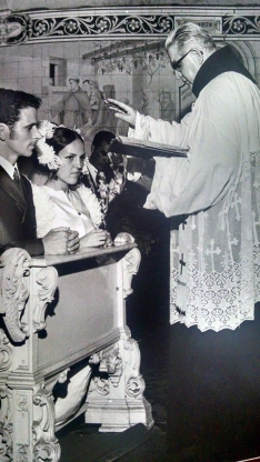 1971: Frei Cosme, celebrando o enlace de Nair e José.