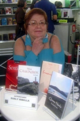 Suely e seus 5 livros. O 6º será lançado em Junho/2015.