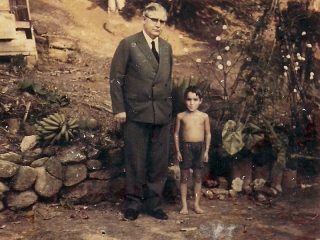 1966: Rara foto de Frei Cosme de terno, com Carlos Alberto, sobrinho de Virgínia